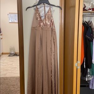 Long V-neck dress with slit